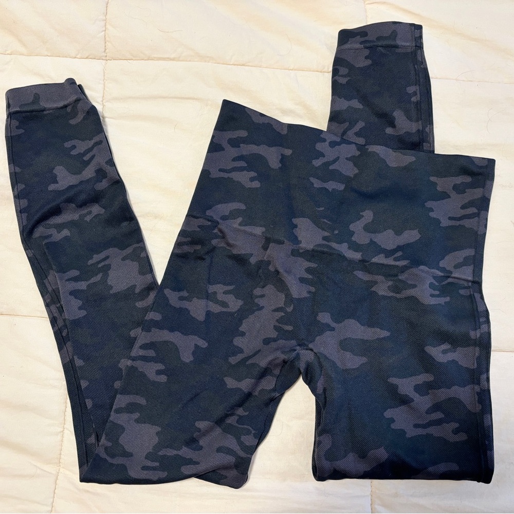 SPANX Camo Leggings Size Small